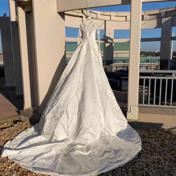 Pronovias Princess Wedding dress - Picture 14 of 16